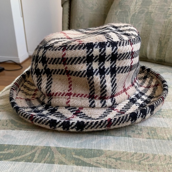 Burberry Winter Hat - NEW - Picture 1 of 9